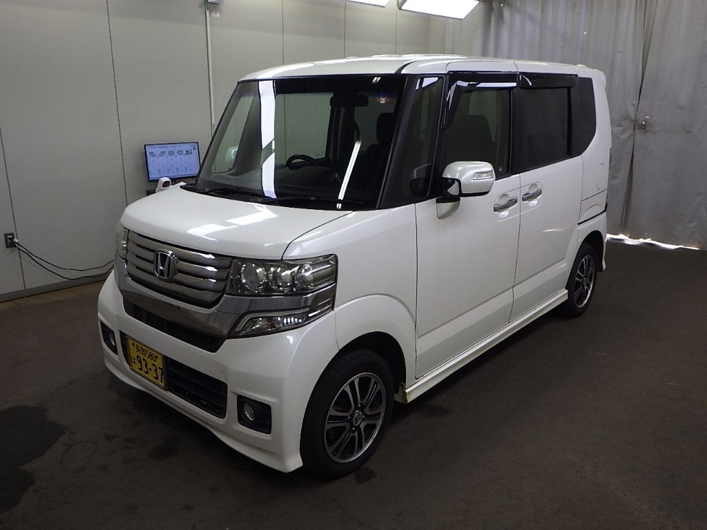 2014 Honda N-BOX 4WD Custom SS Package auction photo 4