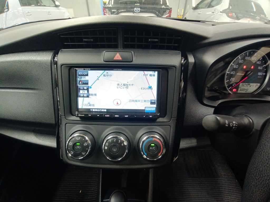 2021 Toyota Corolla Axio EX auction photo 11