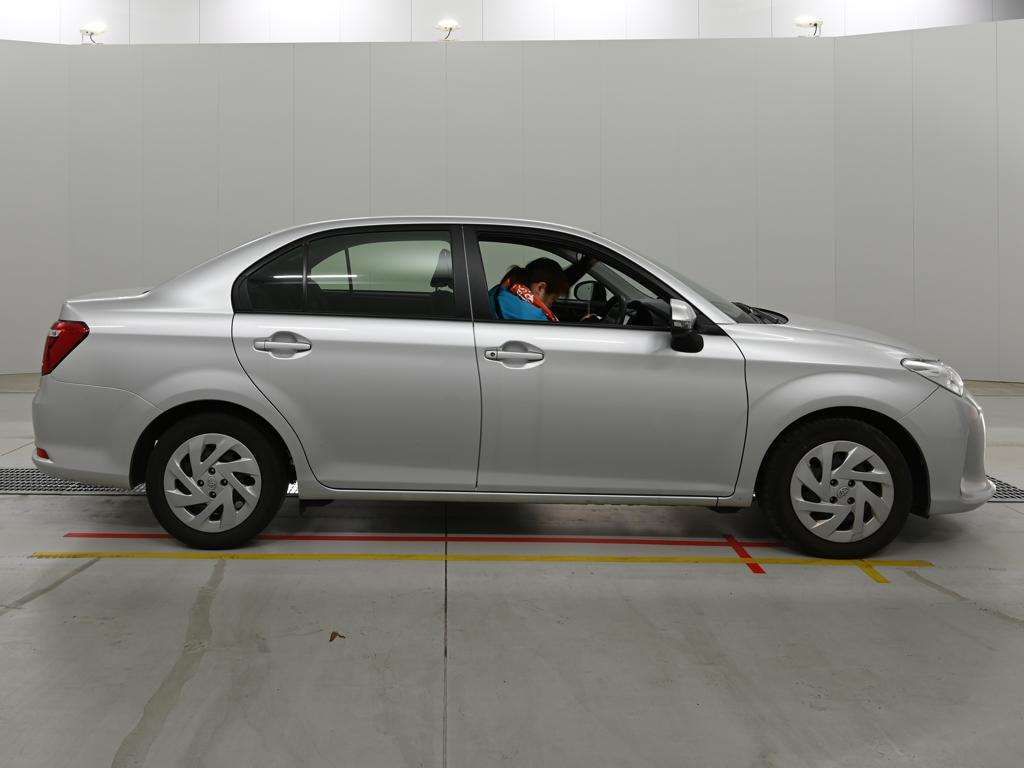2021 Toyota Corolla Axio EX auction photo 3