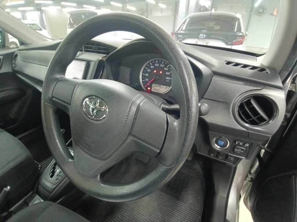 2021 Toyota Corolla Axio EX auction photo 9