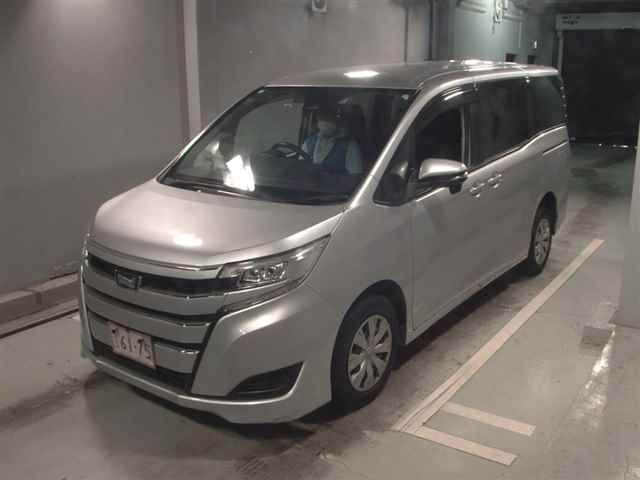 2021 Toyota Noah 4WD X auction photo 4