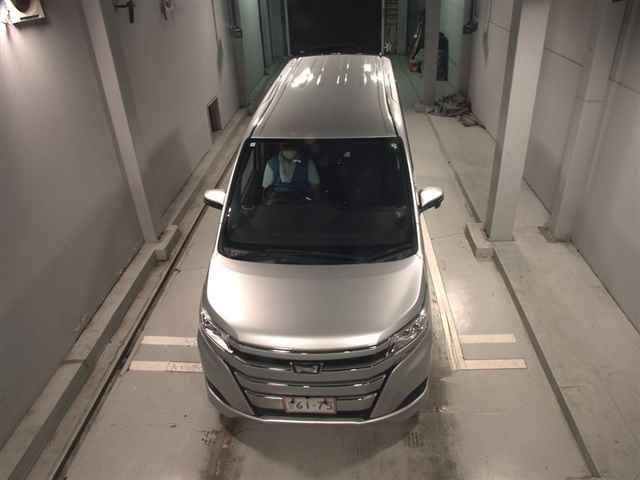 2021 Toyota Noah 4WD X auction photo 6