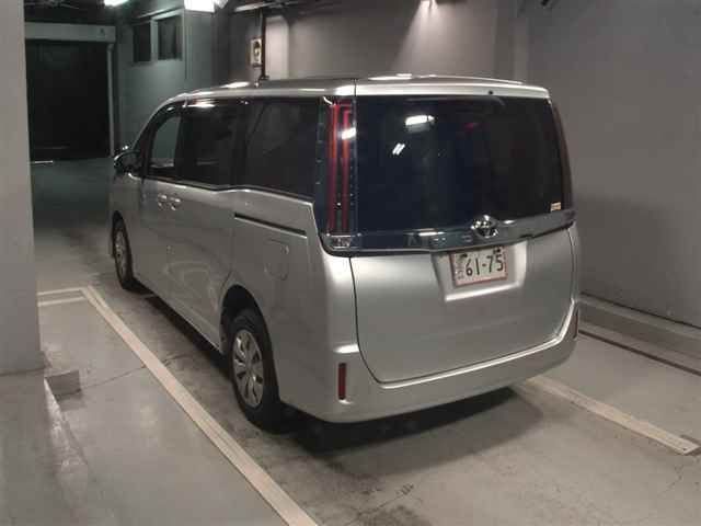 2021 Toyota Noah 4WD X auction photo 2