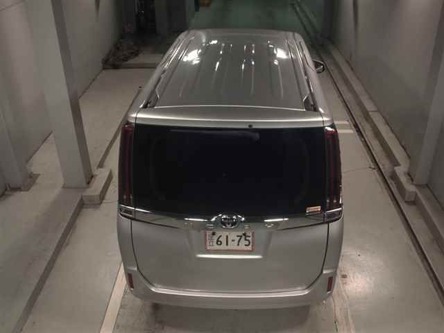 2021 Toyota Noah 4WD X auction photo 7