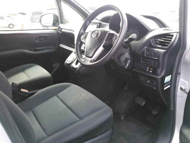 2021 Toyota Noah 4WD X auction photo 3