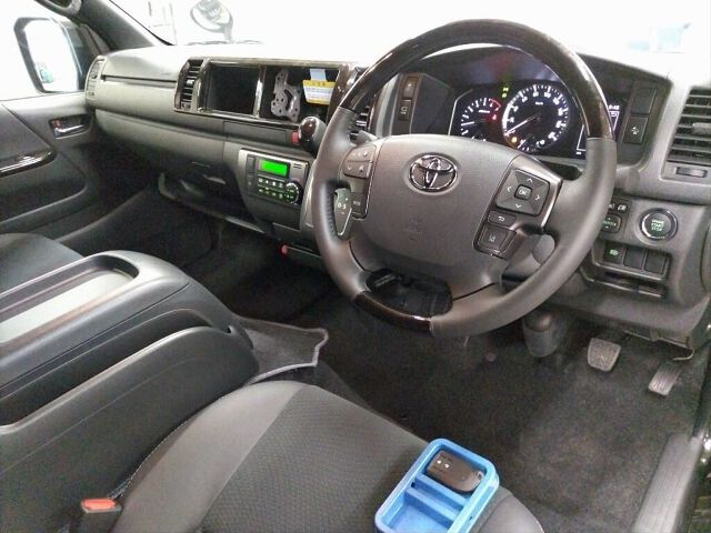 2025 Toyota Hiace LスーパーGLダーク2 4WD auction photo 3