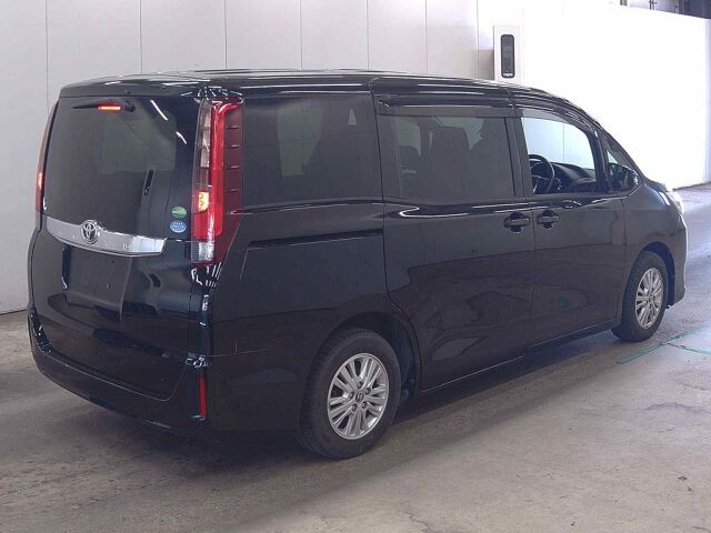 2017 Toyota Noah G auction photo 5