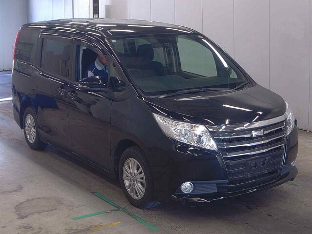 2017 Toyota Noah G Japan auction vehicle