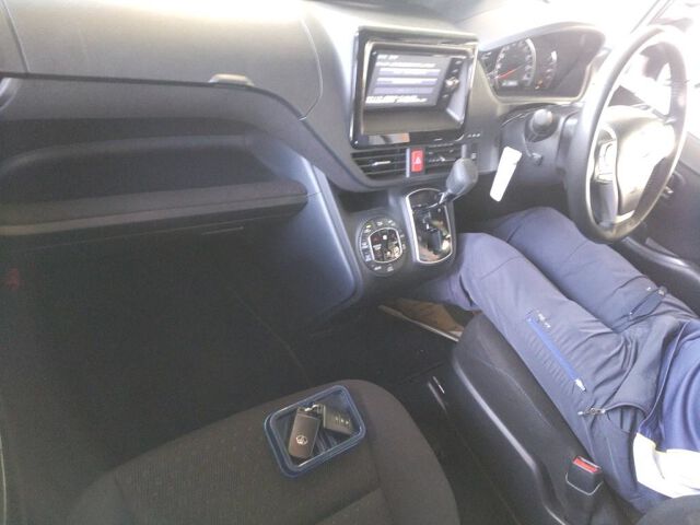 2017 Toyota Noah G auction photo 3