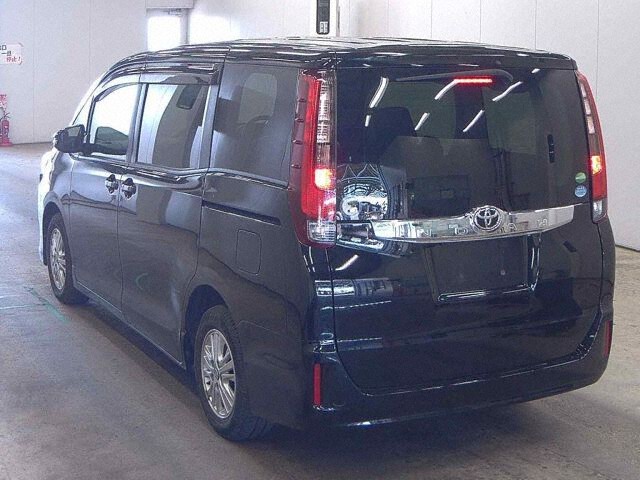 2017 Toyota Noah G auction photo 2
