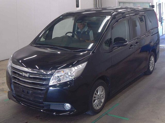 2017 Toyota Noah G auction photo 4