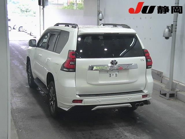 2023 Toyota Land Cruiser Prado 4WD TX L Package auction photo 2