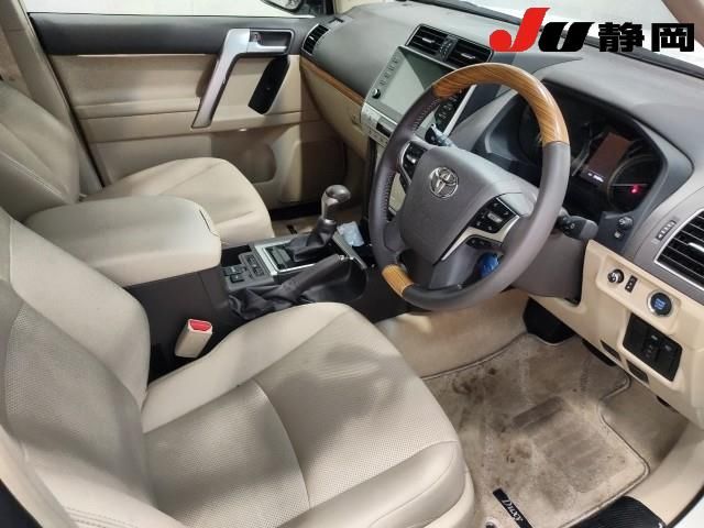 2023 Toyota Land Cruiser Prado 4WD TX L Package auction photo 3
