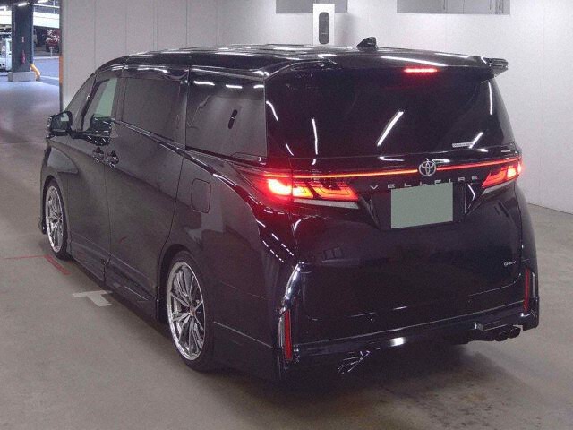 2024 Toyota Vellfire Z Premier auction photo 2