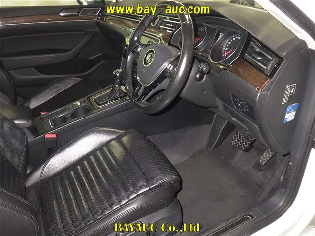 2016 Volkswagen VW パサートヴァリアント TSIハイライン auction photo 3