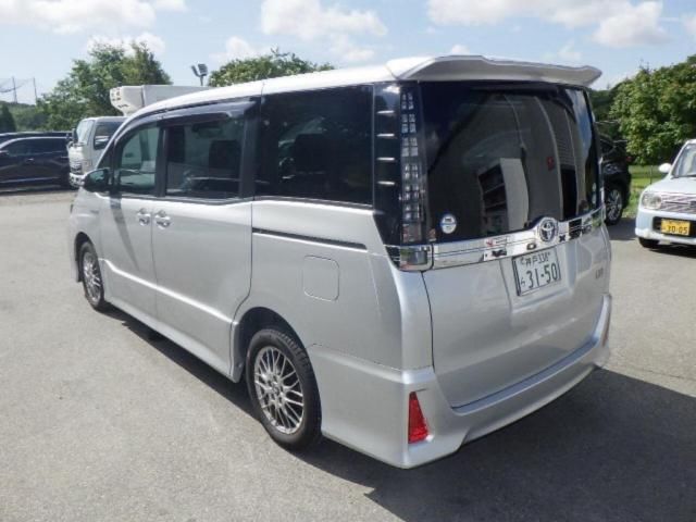 2016 Toyota Voxy ハイブリッドZS auction photo 2