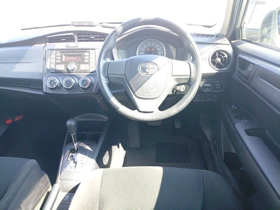2018 Toyota カローラ アクシオ auction photo 3