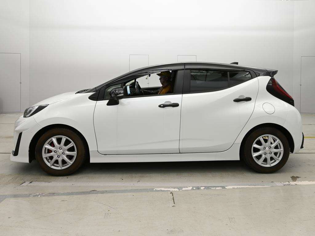2024 Toyota Aqua GRスポーツ auction photo 4