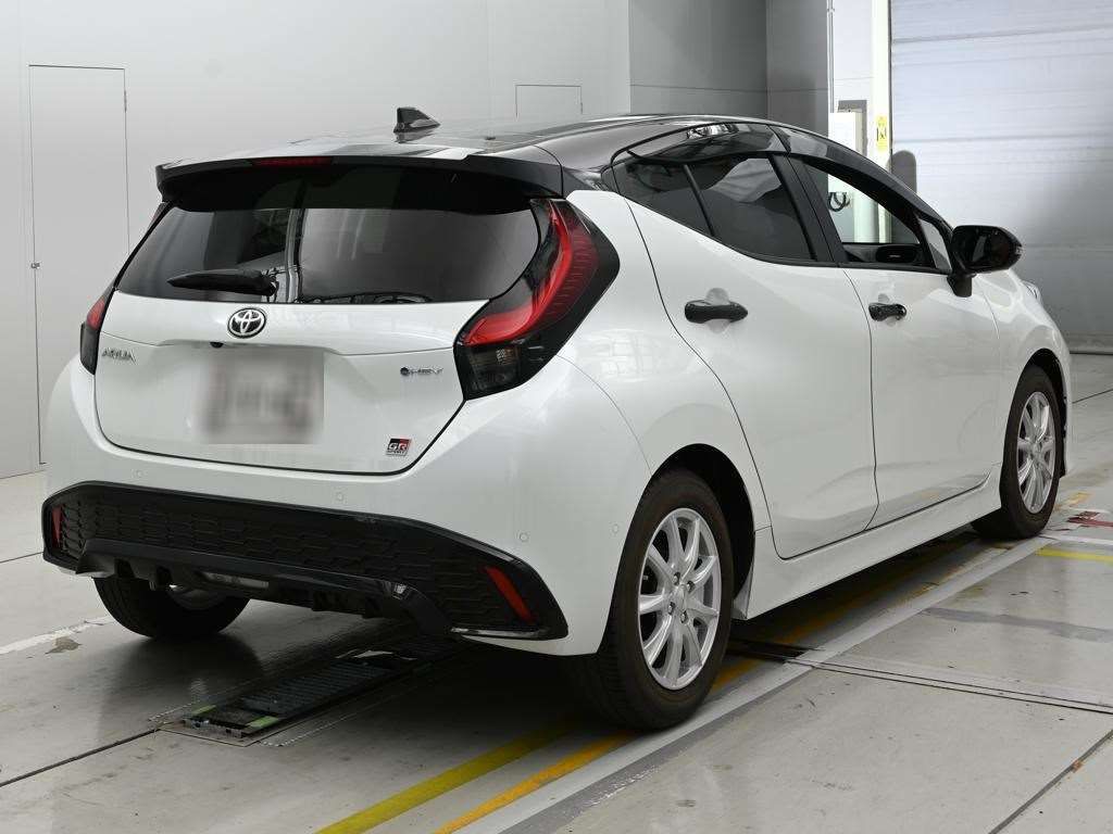 2024 Toyota Aqua GRスポーツ auction photo 2