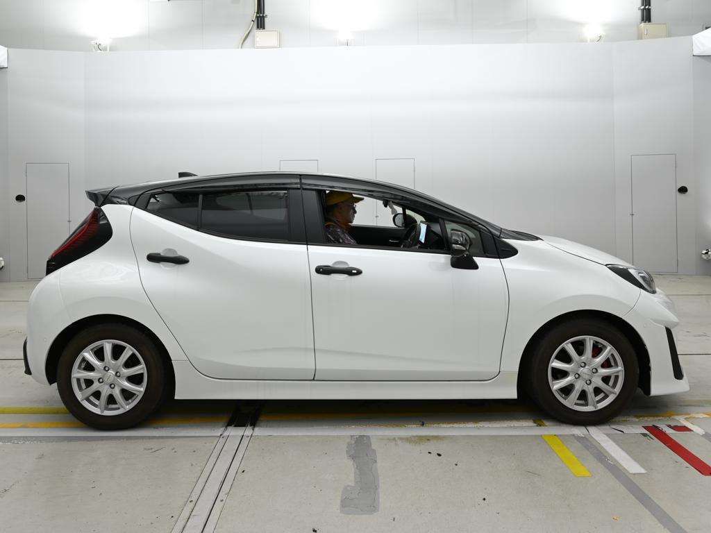 2024 Toyota Aqua GRスポーツ auction photo 3