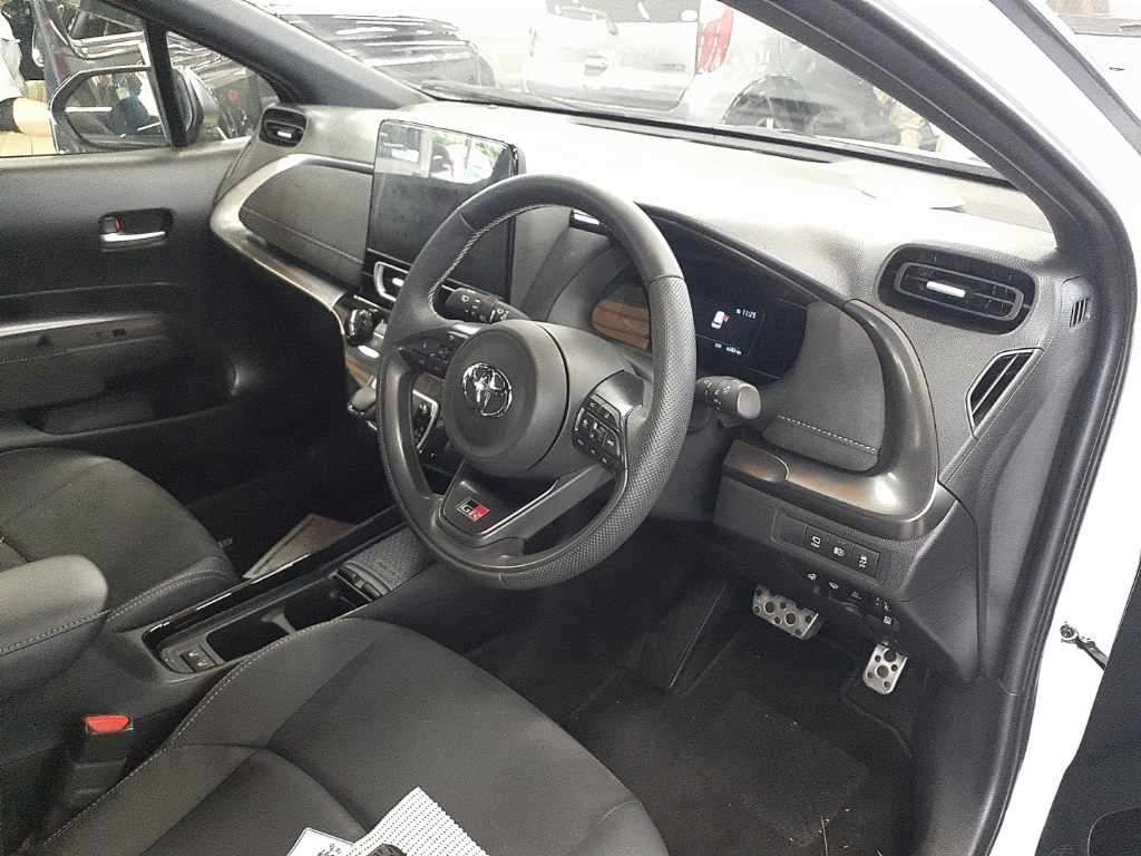 2024 Toyota Aqua GRスポーツ auction photo 9