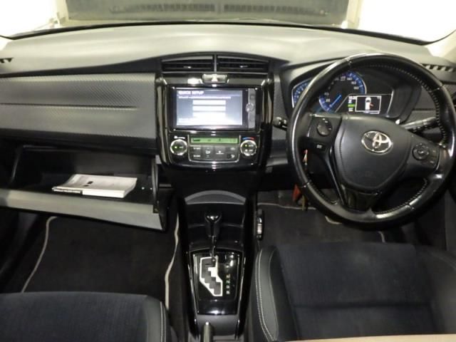2014 Toyota Corolla Fielder Hybrid G ​​Aero Tourer WxB auction photo 3
