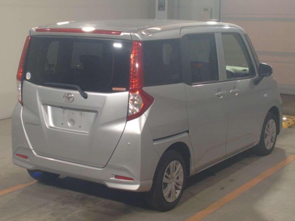 2022 Toyota Roomy X auction photo 2