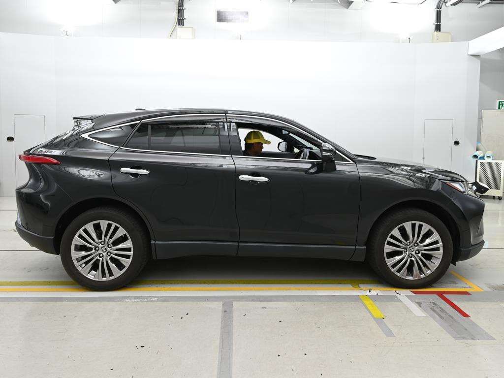 2022 Toyota Harrier Z Leather Package auction photo 3