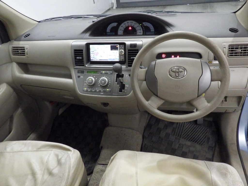 2007 Toyota Raum G Package auction photo 3