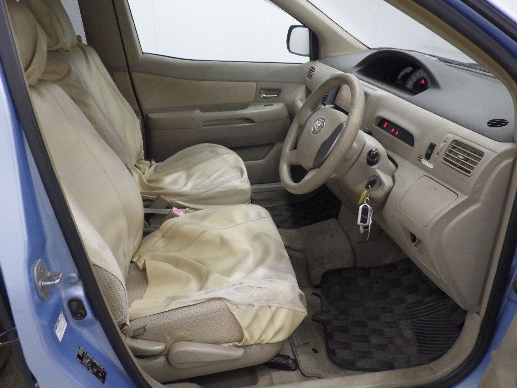 2007 Toyota Raum G Package auction photo 6