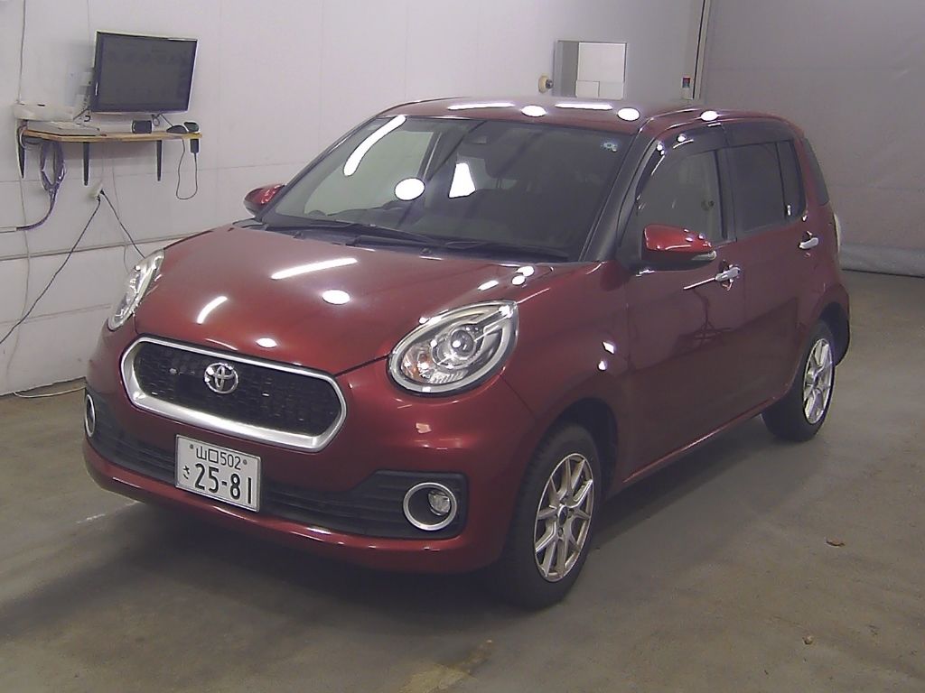 2017 Toyota Passo 4WD Moda S auction photo 4