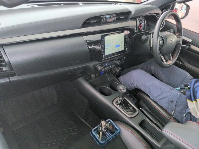 2023 Toyota Hilux Z GRスポーツ 4WD auction photo 3