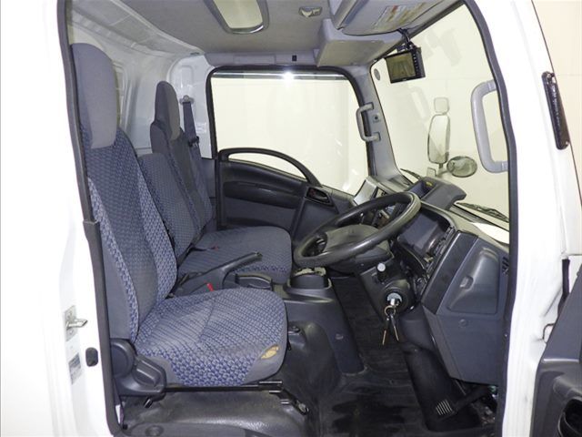 2021 Isuzu Elf Refrigerated and frozen trucks auction photo 6