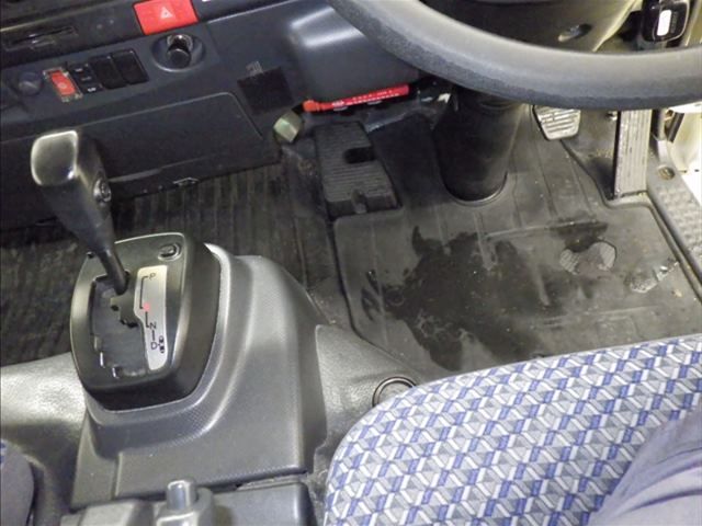 2021 Isuzu Elf Refrigerated and frozen trucks auction photo 8