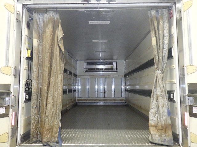 2016 Mitsubishi Fuso Canter Refrigerated and frozen trucks auction photo 4