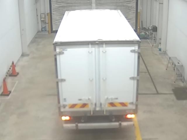 2016 Mitsubishi Fuso Canter Refrigerated and frozen trucks auction photo 3