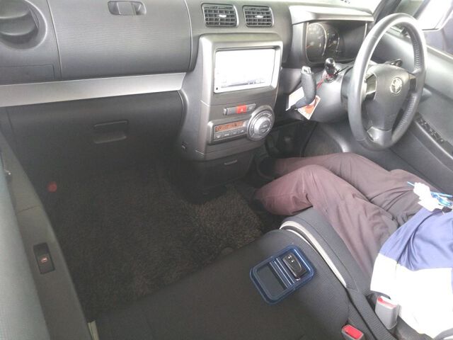 2012 Toyota Pixis Space X 4WD auction photo 3