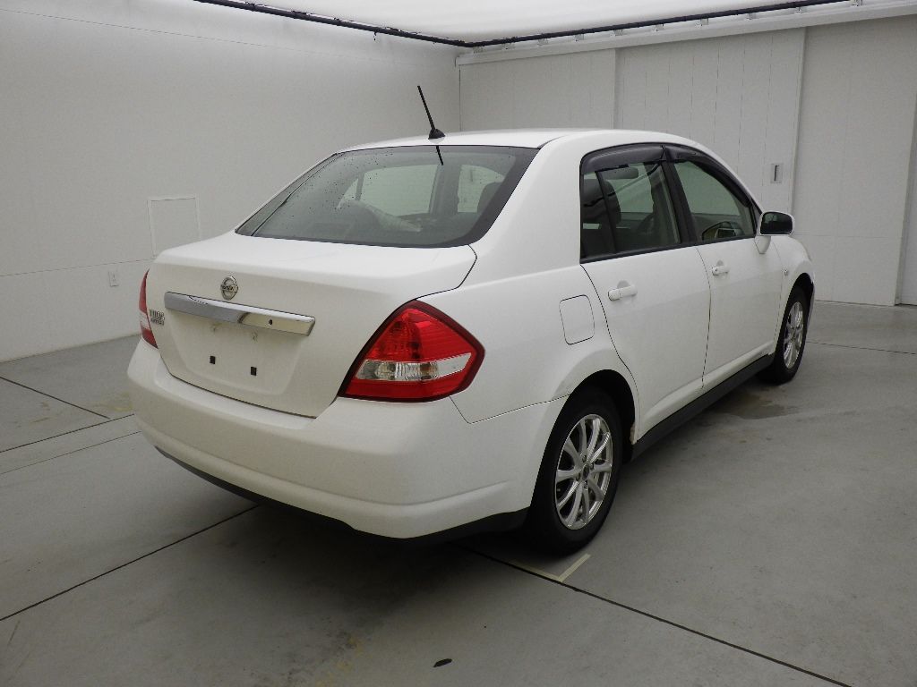 2012 Nissan ティーダラティオ 15S FOUR auction photo 2
