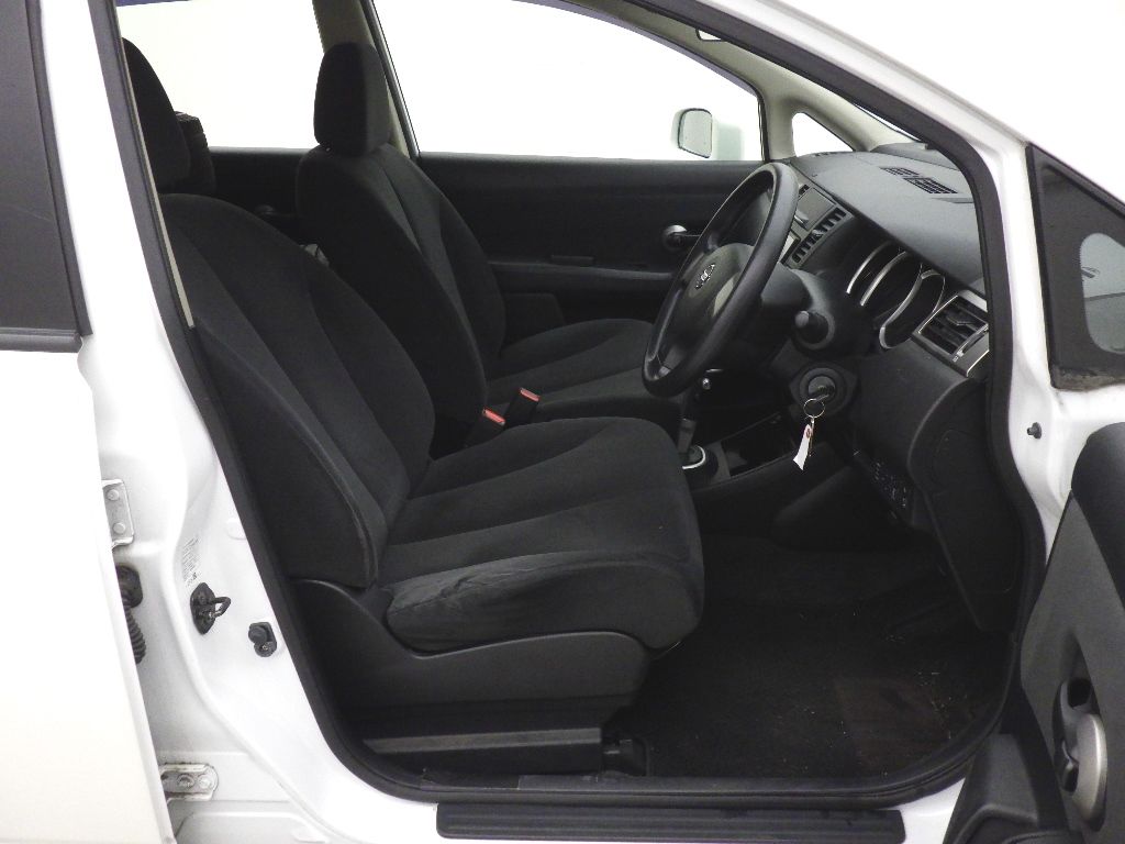 2012 Nissan ティーダラティオ 15S FOUR auction photo 6