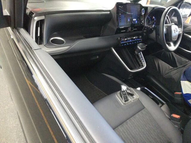 2023 Toyota Noah Hybrid S-Z auction photo 3