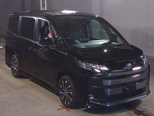 Japan Auction Vehicles 8 2023 Toyota Noah Hybrid S-Z auction photo