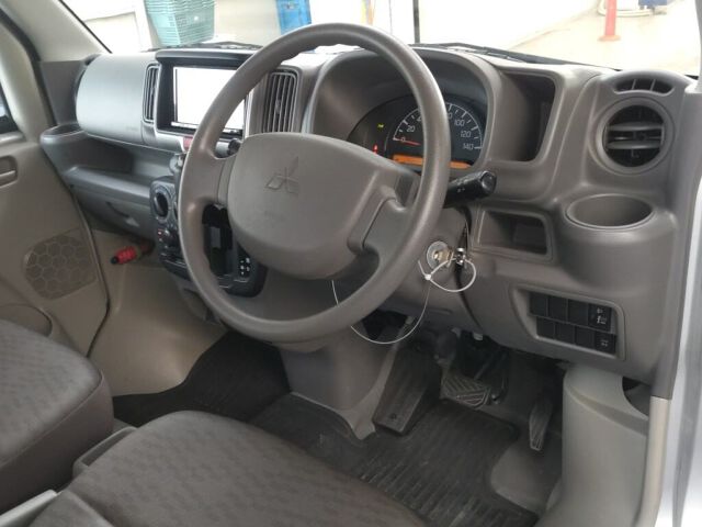 2019 Mitsubishi Minicab M auction photo 3