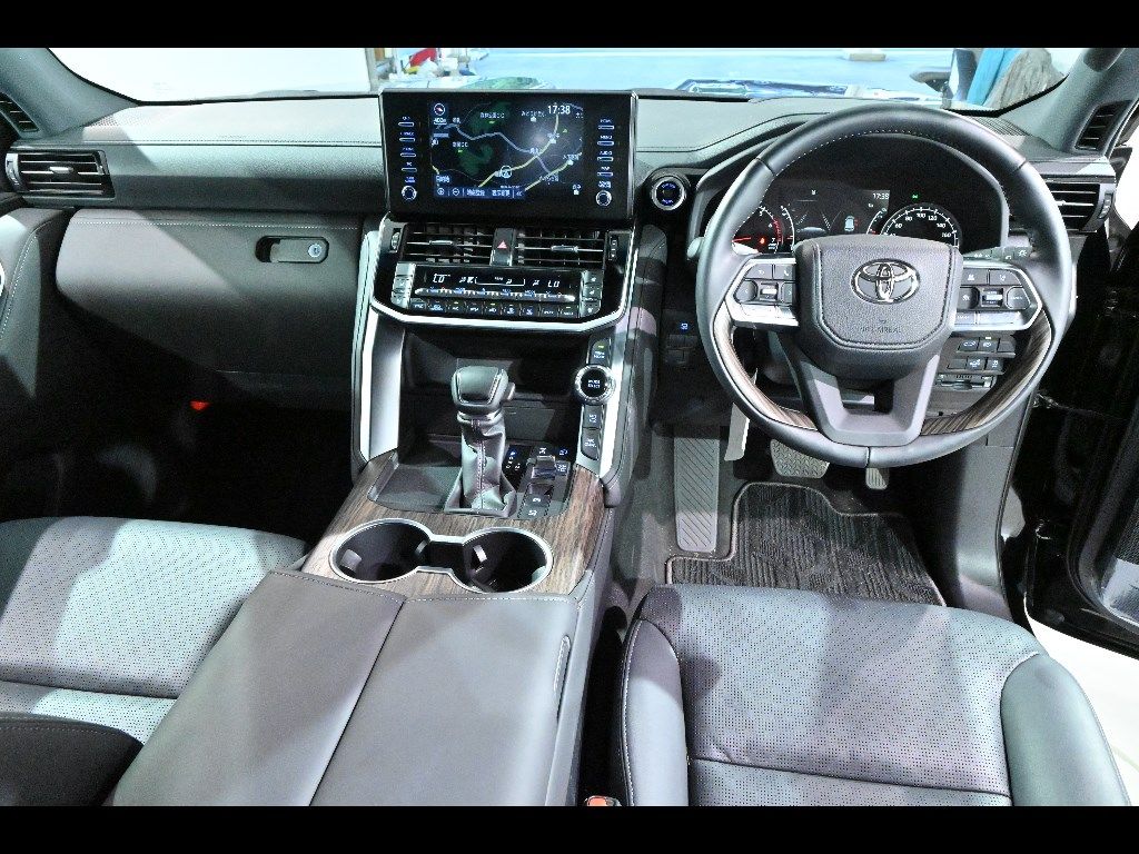 2023 Toyota Land Cruiser ZX 7 people auction photo 3