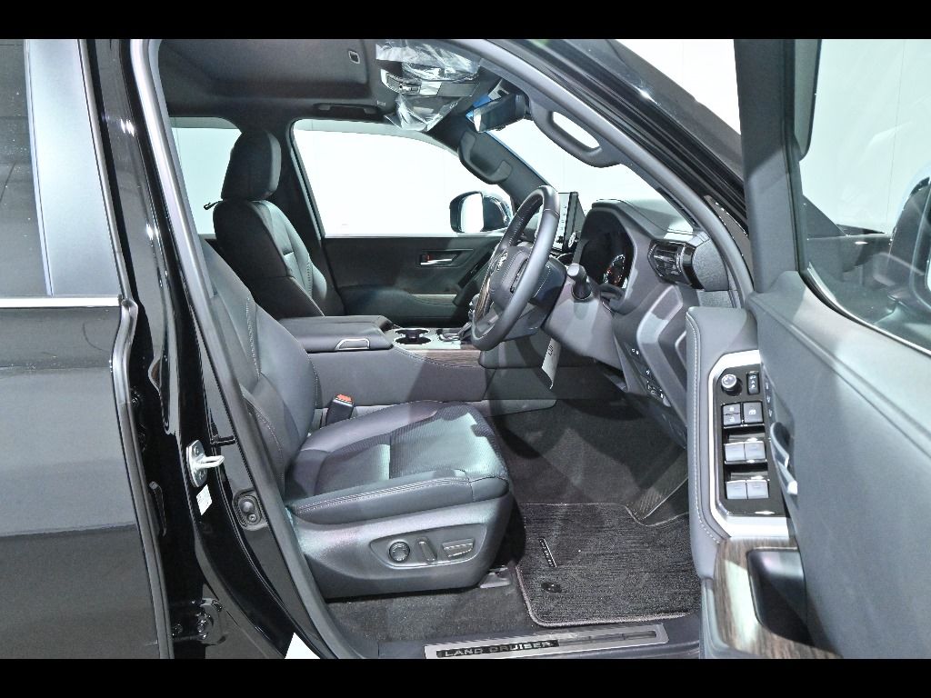 2023 Toyota Land Cruiser ZX 7 people auction photo 6