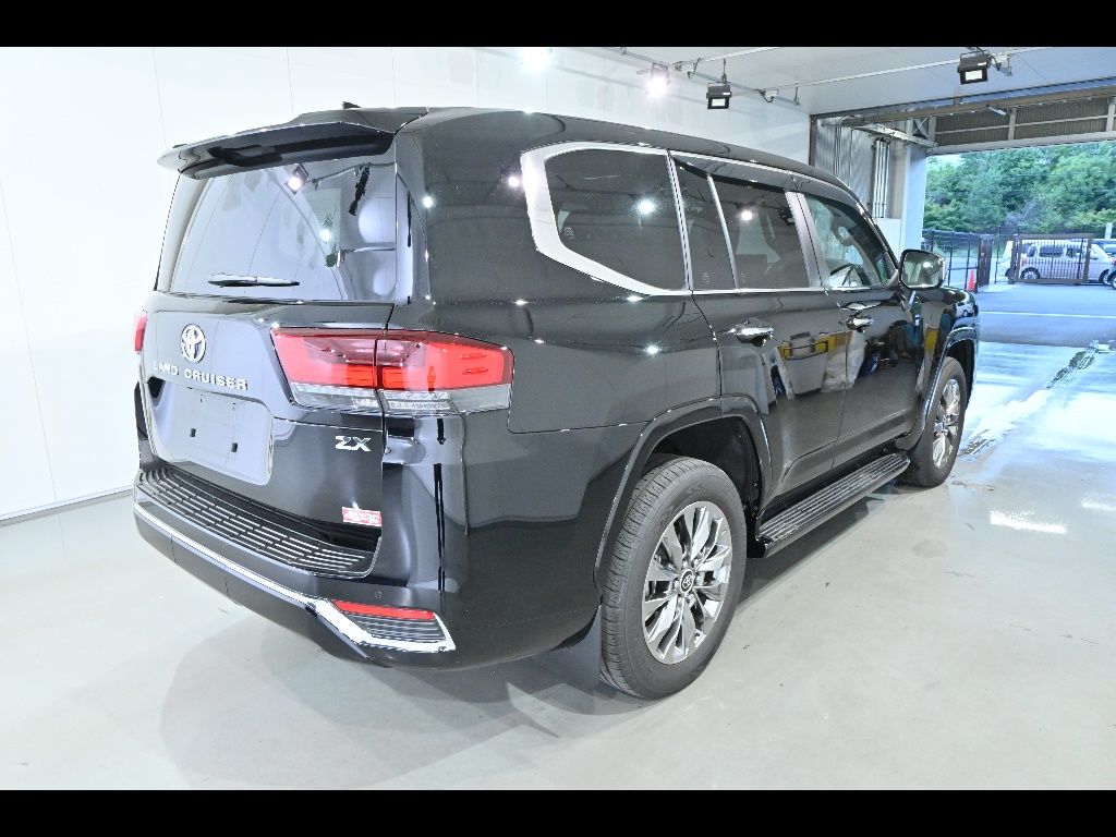 2023 Toyota Land Cruiser ZX 7 people auction photo 2