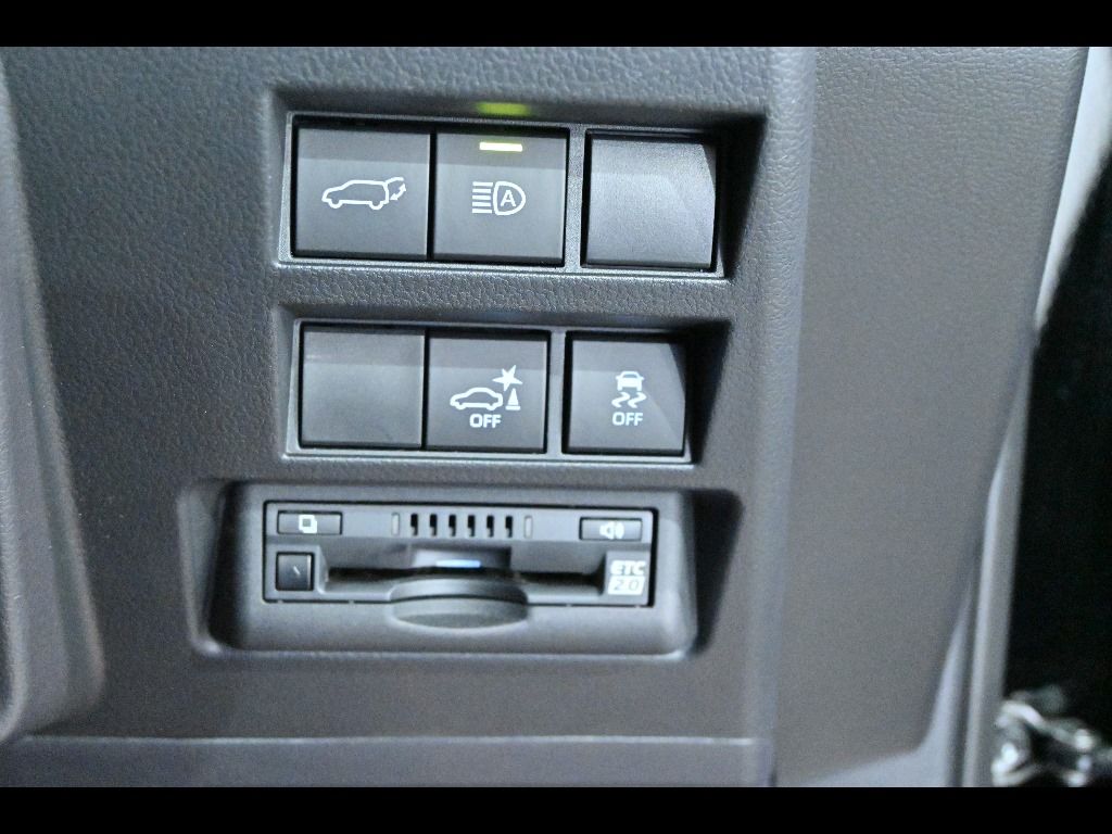 2023 Toyota Land Cruiser ZX 7 people auction photo 9