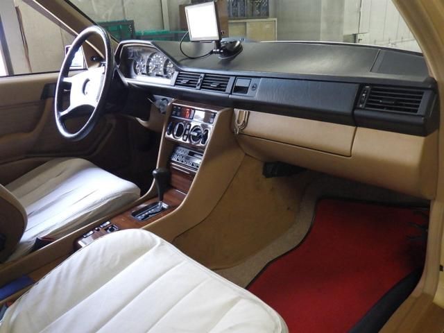 1986 Mercedes-Benz 300 E auction photo 2