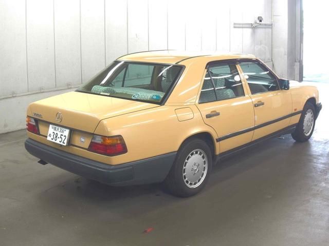 1986 Mercedes-Benz 300 E auction photo 3