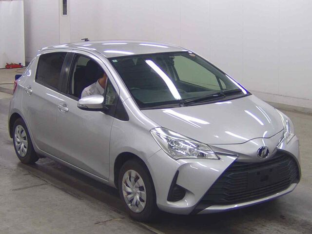 2020 Toyota Vitz F Japan auction vehicle