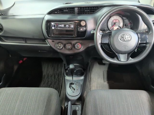 2020 Toyota Vitz F auction photo 3